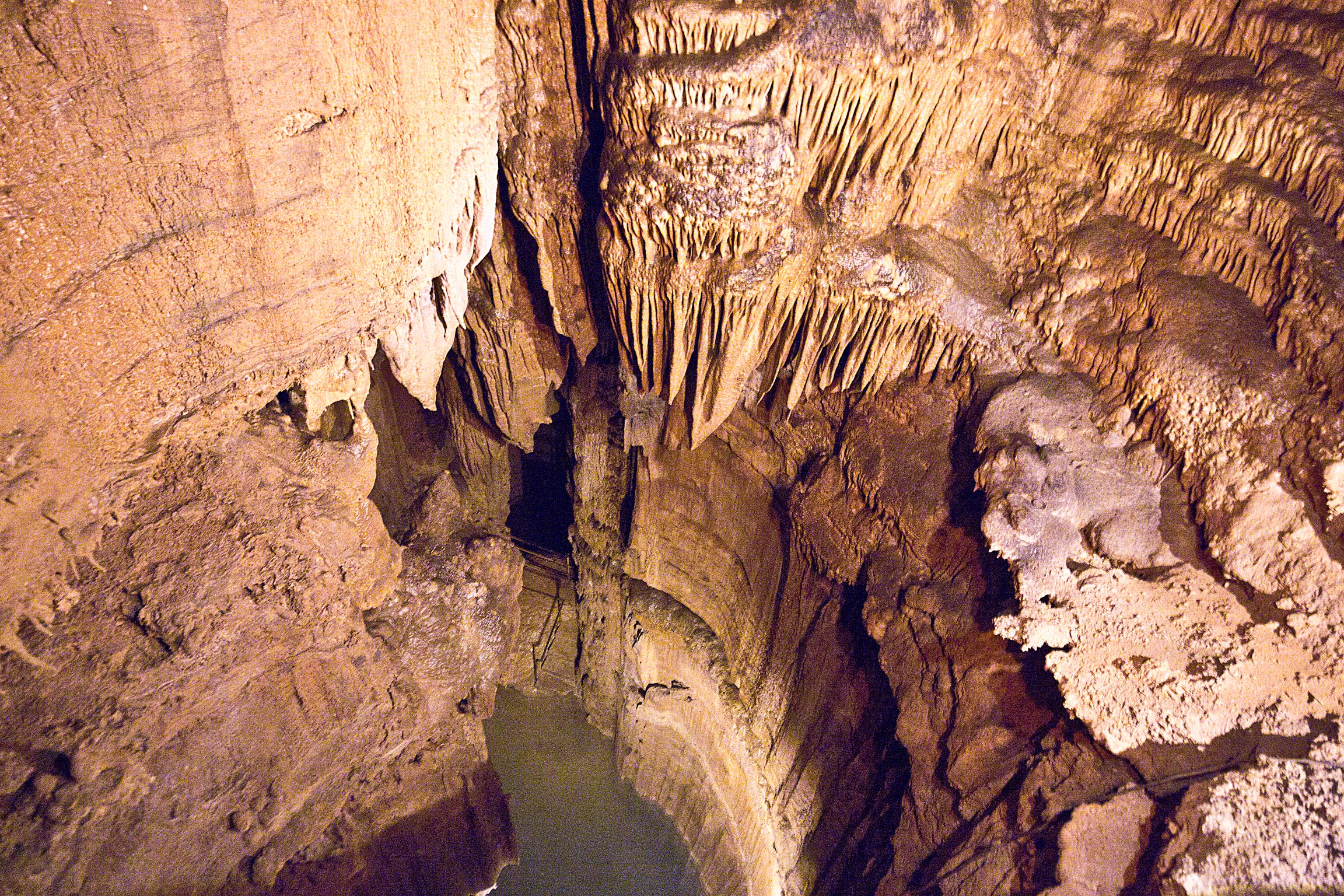Deep hole in Mammoth Cave
